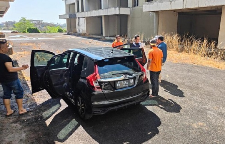 Mahasiswi kedokteran Unair ditemukan tewas di dalam mobil yang terparkir di Apartemen Sidoarjo. SP/ SBY